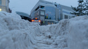 «Чиновники пешком не ходят»: показываем Архангельск, который погряз в снежной каше