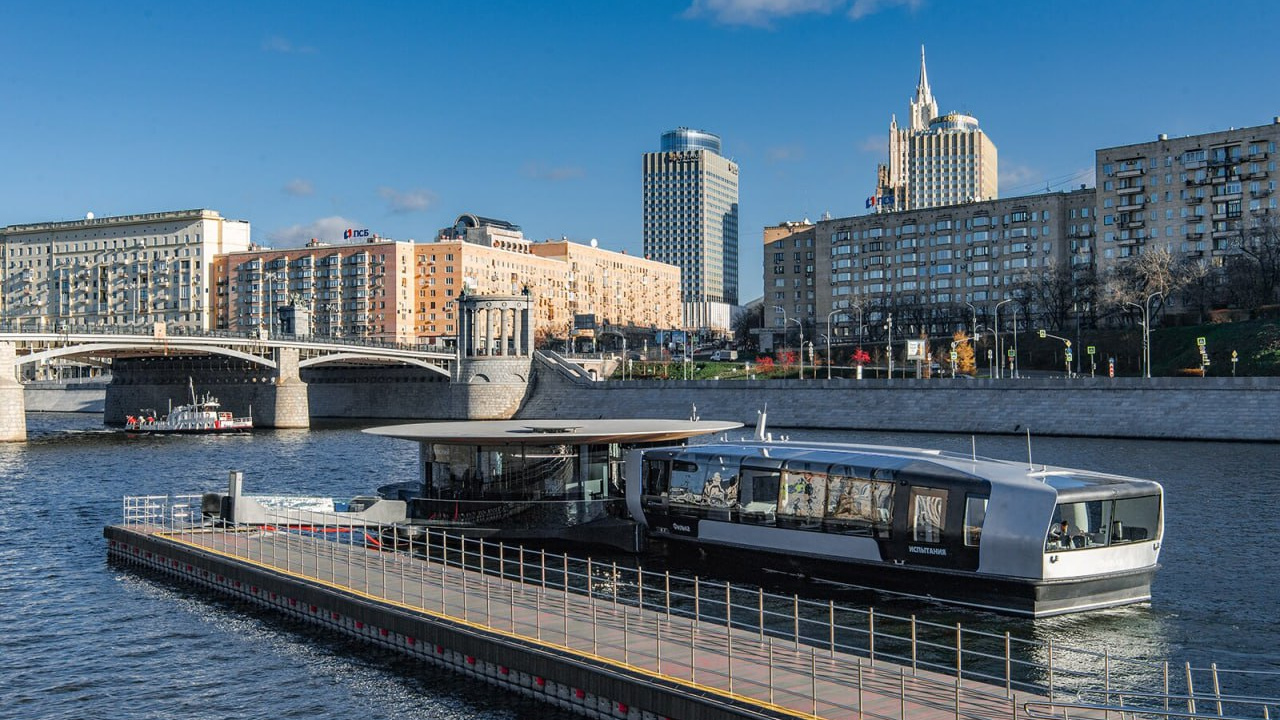 В Москве впервые за 17 лет пустят городской речной транспорт. Можно ли будет в нем ездить по «Тройке»
