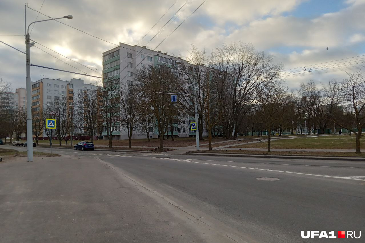 Улица Ольшевского — хотите верьте, хотите нет, дорожное полотно здесь выглядело ровно так же, когда в Минске были снегопады