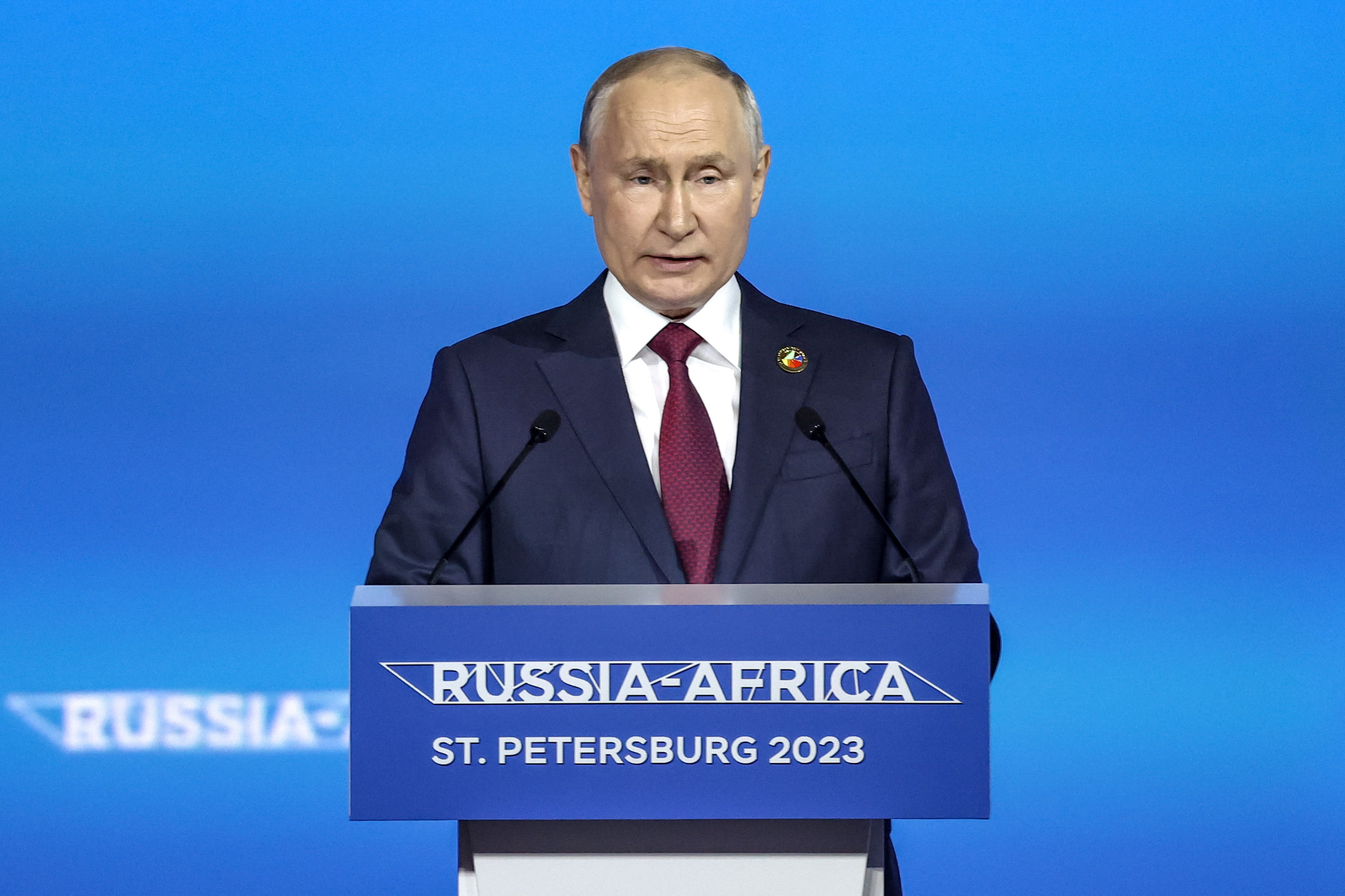 Российское зерно вместо украинского, борьба с вирусами. Главные заявления Владимира Путина на форуме Россия — Африка