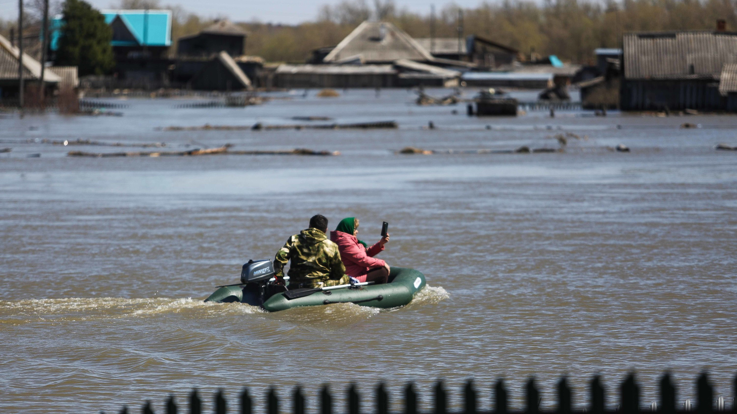 Уровень воды достиг критических отметок: идет срочная эвакуация из Усть-Ишима
