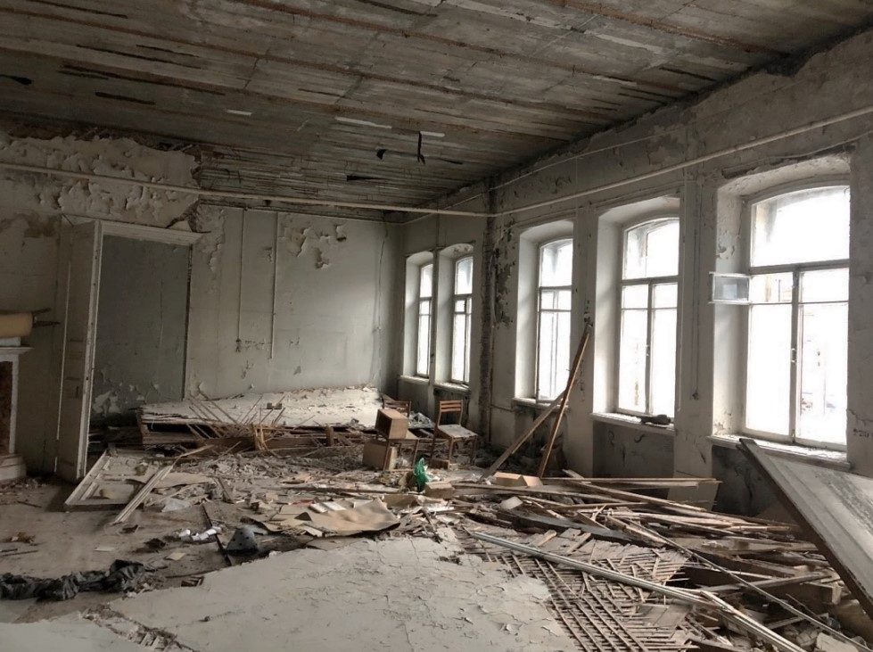Так памятник выглядел изнутри в 2021 году. Когда-то здесь были химическая и патологоанатомическая лаборатории Так памятник выглядел изнутри в 2021 году. Когда-то здесь были химическая и патологоанатомическая лаборатории