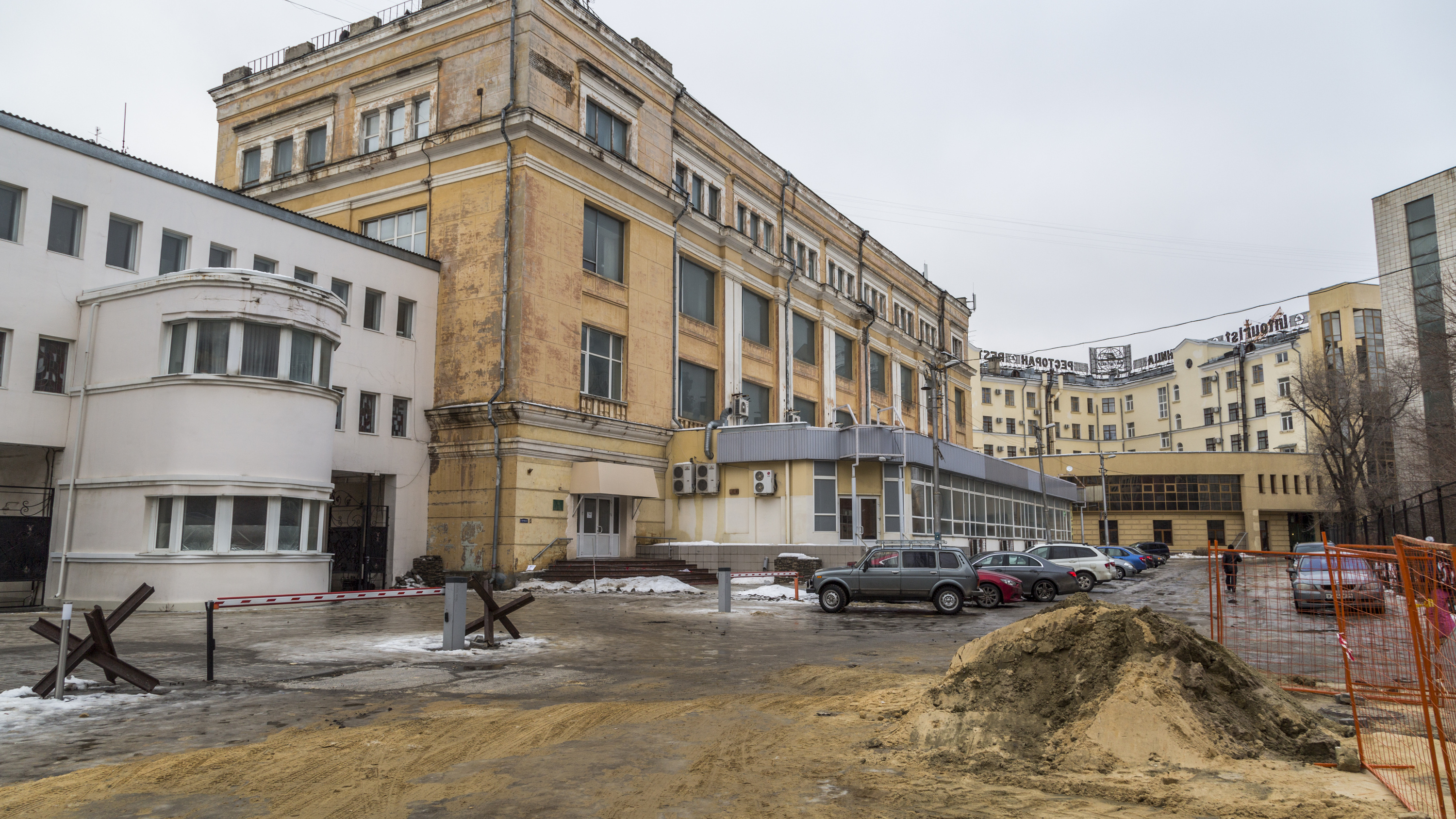 «Это черная дыра»: эксперт по госзакупкам нашел странности в ремонте ЦУМа за <nobr class="_">2,5 миллиарда</nobr> рублей в Волгограде