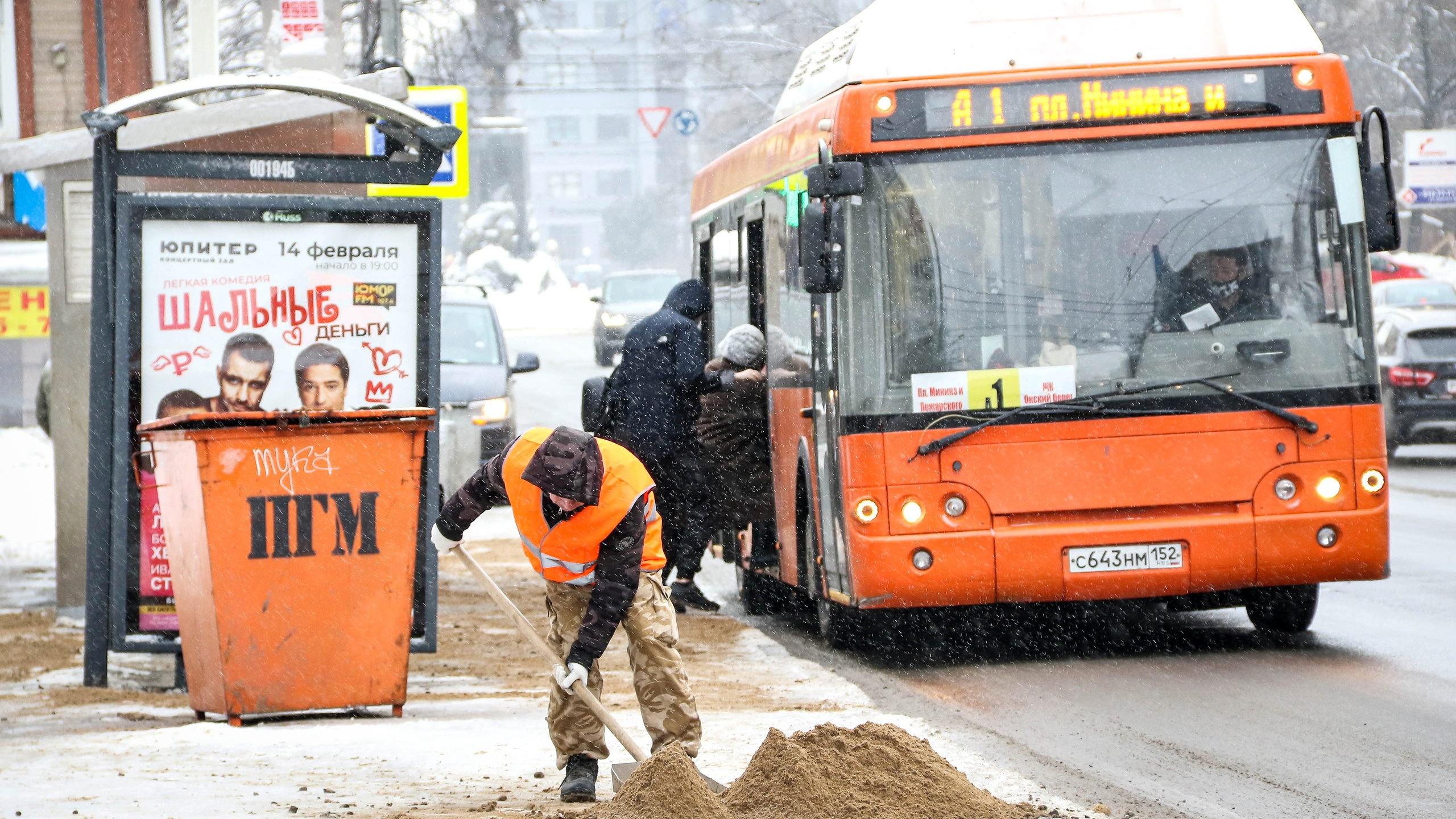 «Токсичный удар кулаком». Чем посыпают улицы Нижнего Новгорода зимой и как это влияет на здоровье