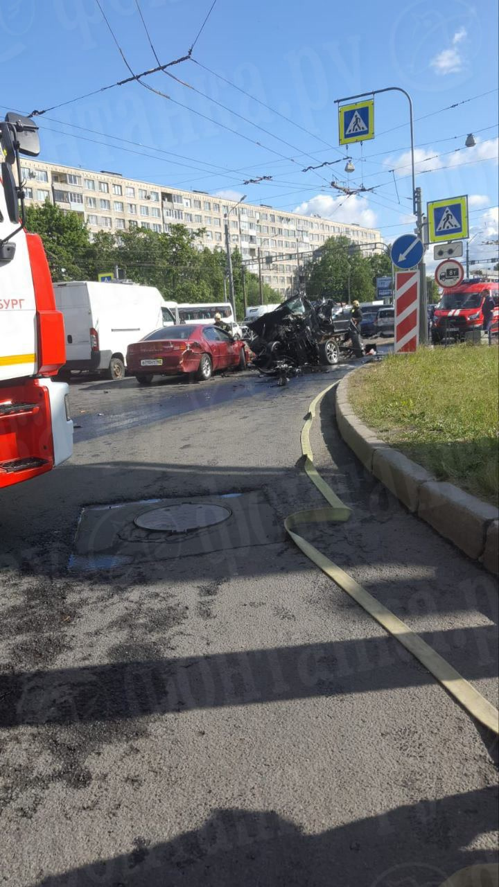 В массовом ДТП на Софийской пострадали 16 человек | 03.06.2023 |  Санкт-Петербург - БезФормата