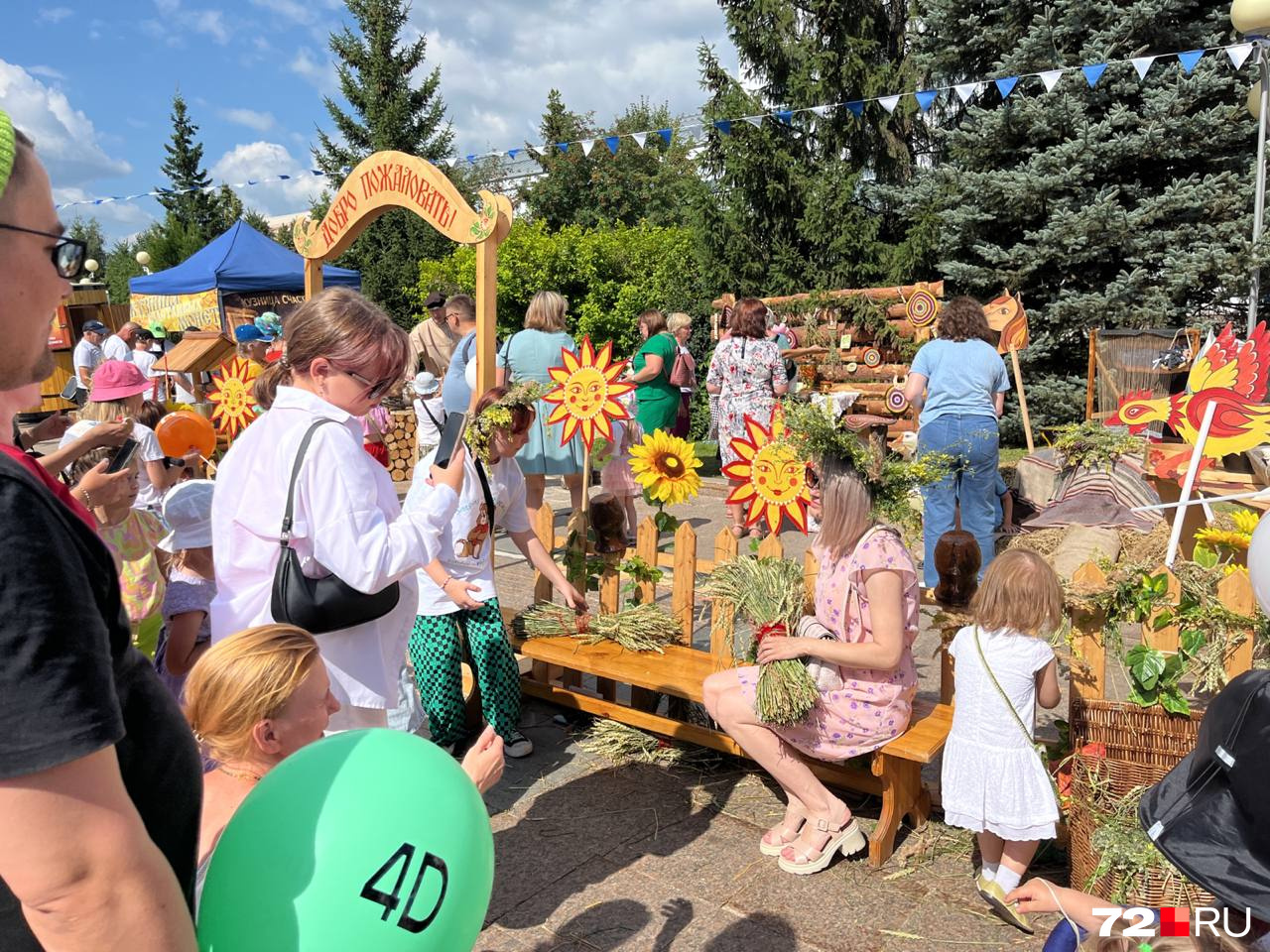 Снимок на память можно сделать в одной из фотозон. Сегодня их много по всему городу Снимок на память можно сделать в одной из фотозон. Сегодня их много по всему городу