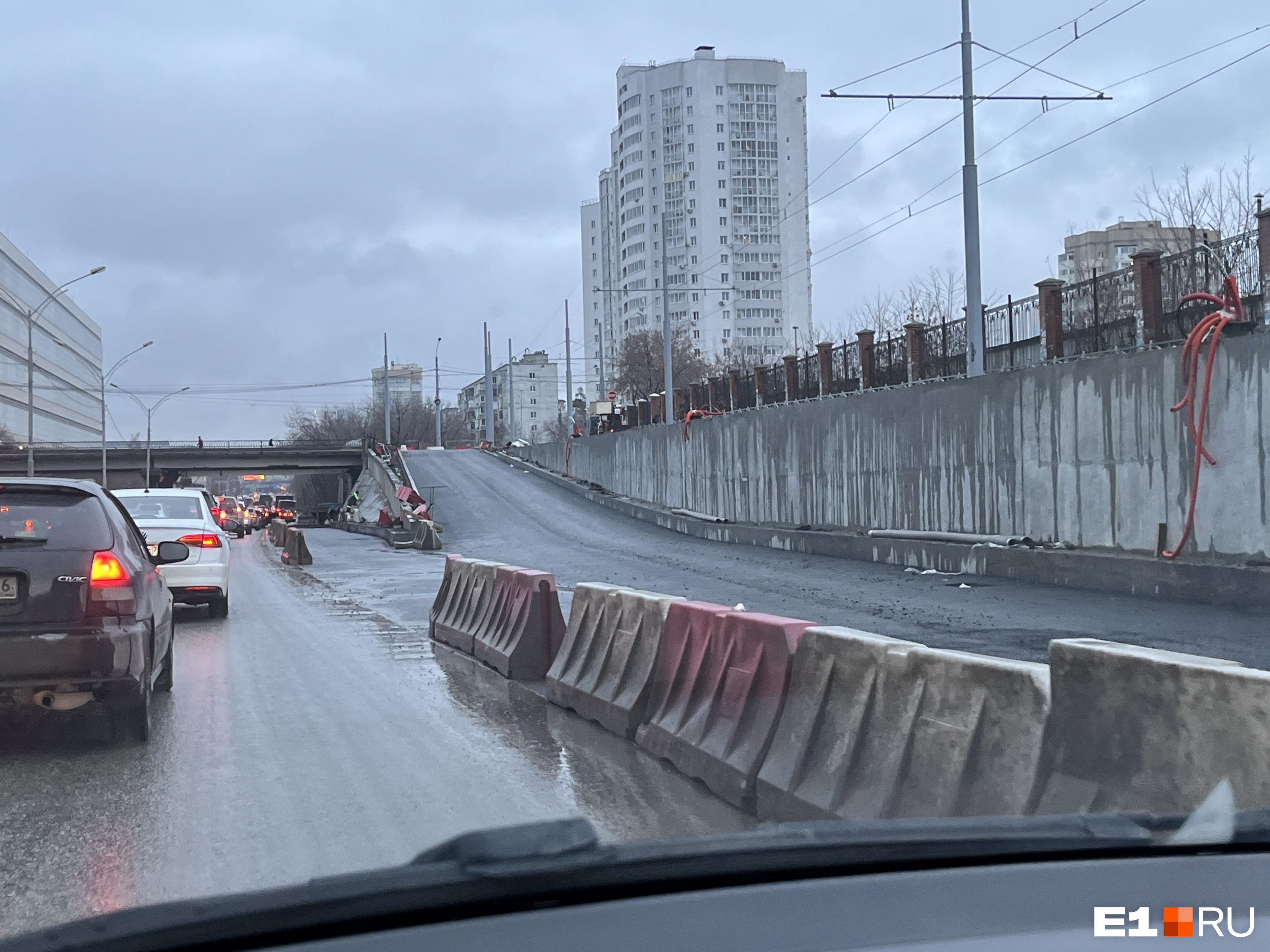 В Екатеринбурге откроют дорогу, которую закрыли два года назад ради трамвая в Академ