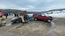 От удара ВАЗ расплющило: в ДТП на трассе в Башкирии скончалась женщина