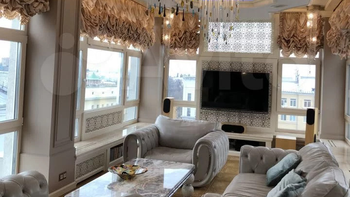 Восточные сказки в 200 метрах от кремля. В Нижнем продают квартиру за 65 млн рублей — изучаем богатейший интерьер