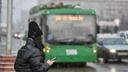 Нарушены требования безопасности: в новосибирском троллейбусе №5 нашли поломку