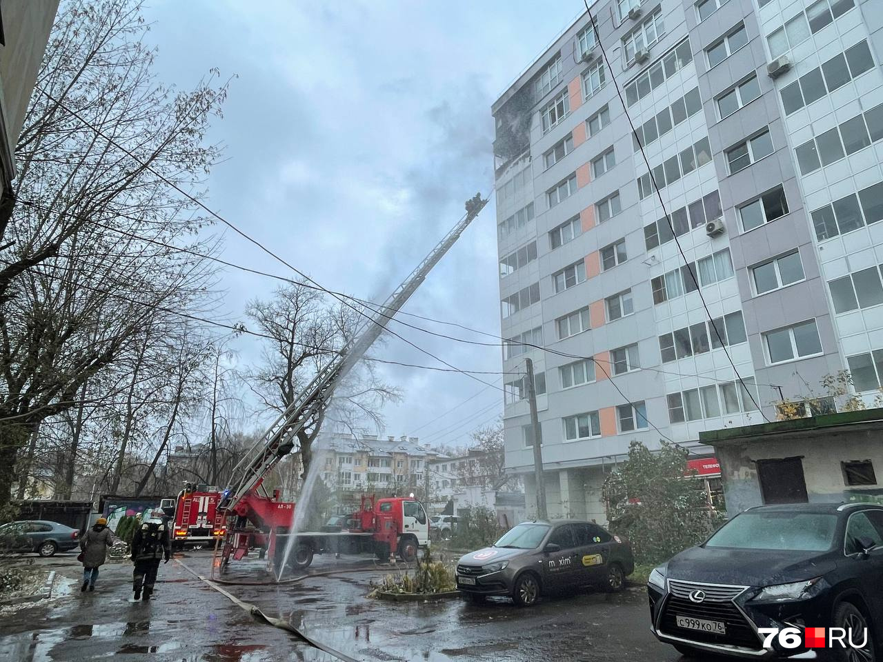 Стало известно, чья квартира сгорела в высотке в центре Ярославля |  27.10.2023 | Ярославль - БезФормата