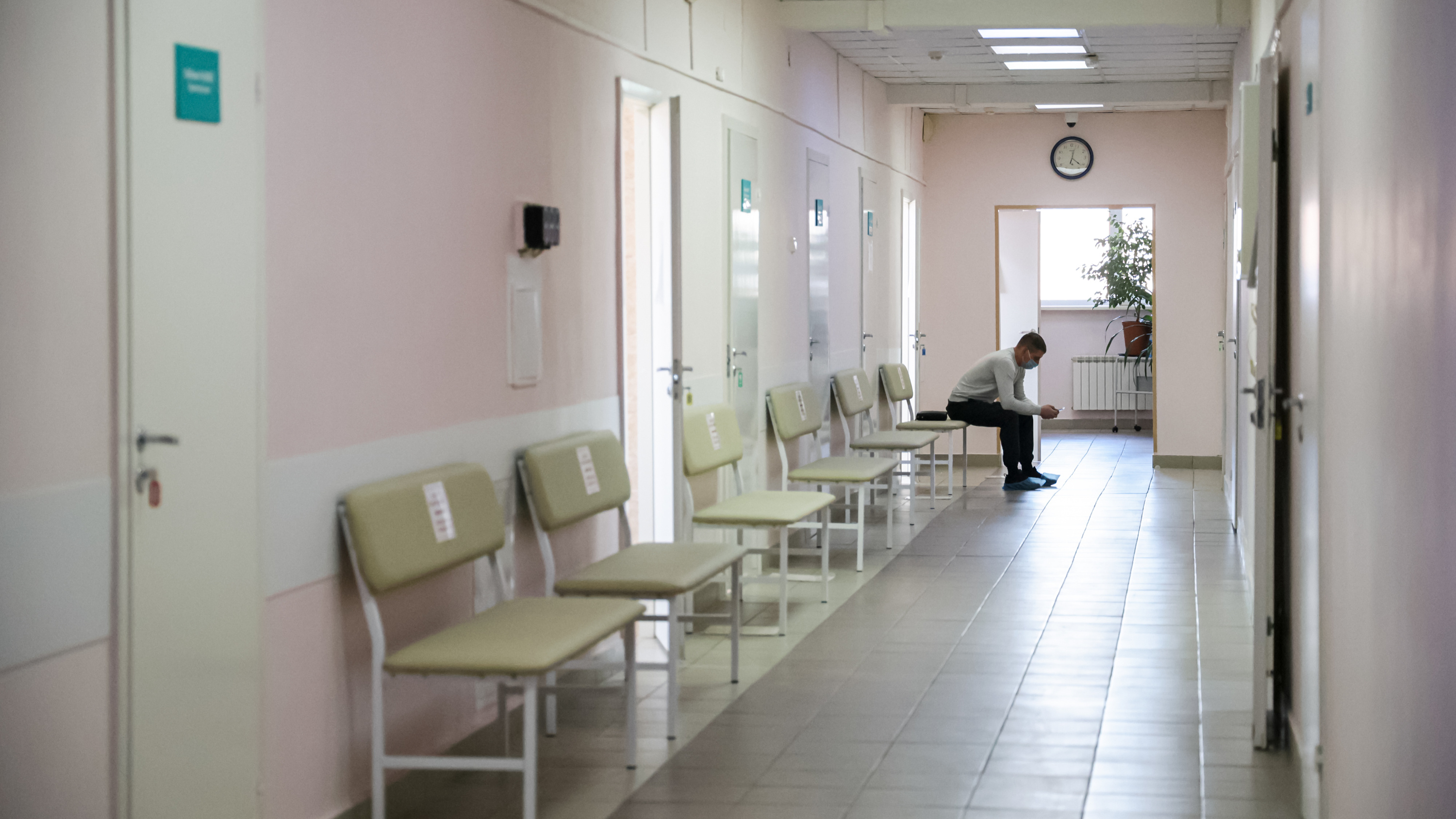 «На тот свет быстрее дозвонишься»: пять худших поликлиник Красноярска. Чем недовольны взрослые пациенты?