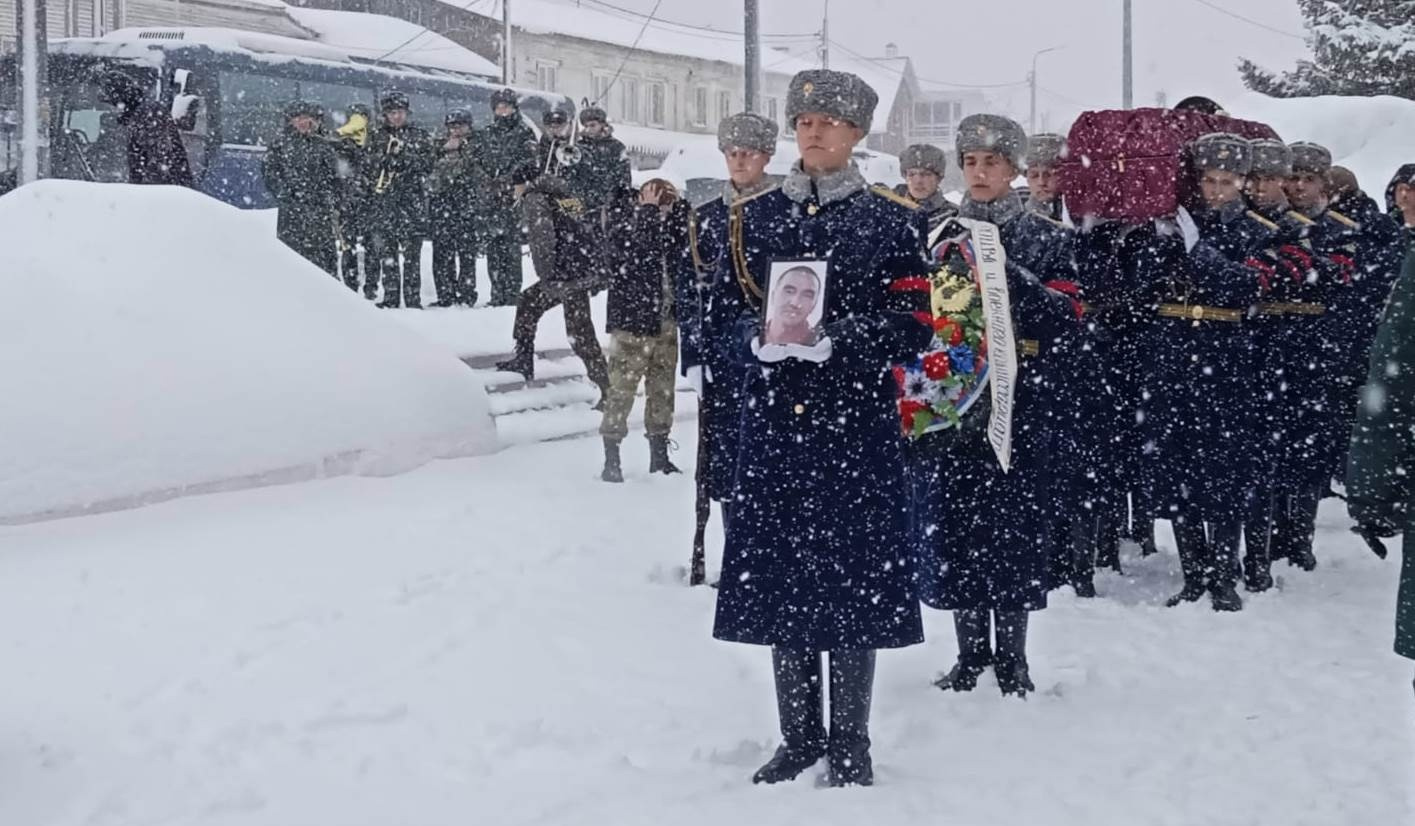 В Свердловской области похоронили мобилизованного, который погиб на СВО в День защитника Отечества
