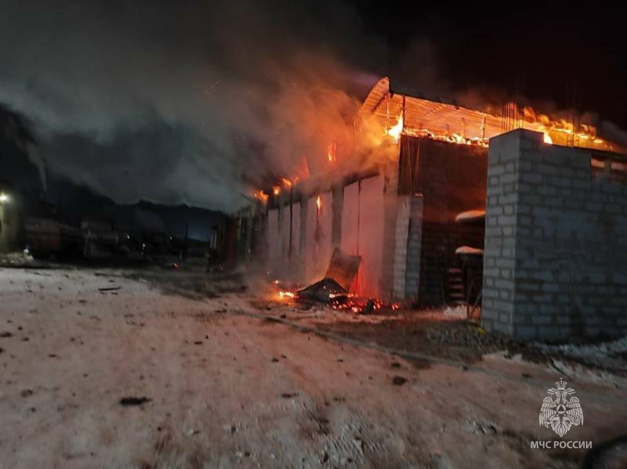 В гаражах сдетонировали цистерны с топливом и газовые баллоны В гаражах сдетонировали цистерны с топливом и газовые баллоны