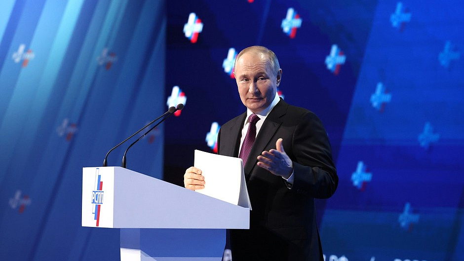 Изъятие бизнеса, дефицит кадров и пересмотр налогов: о чем рассказал Путин на съезде предпринимателей