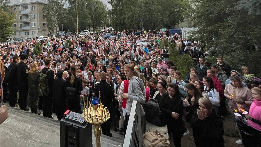 «Прости нас, малыш»: в Екатеринбурге устроили акцию памяти по погибшему Далеру