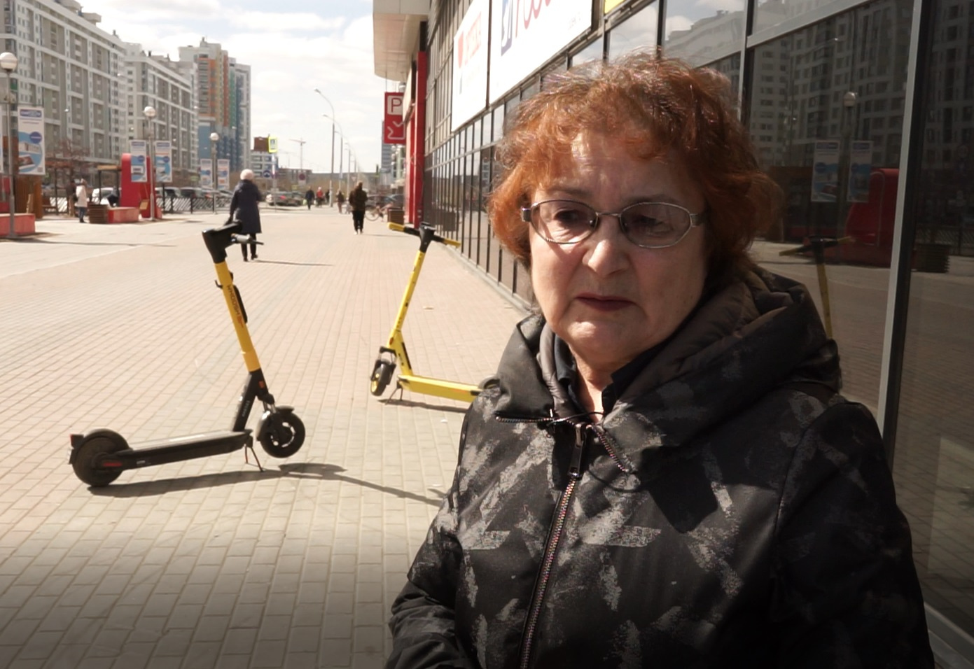 В Екатеринбурге возбудили уголовное дело после наезда самокатчика на пенсионерку: видео