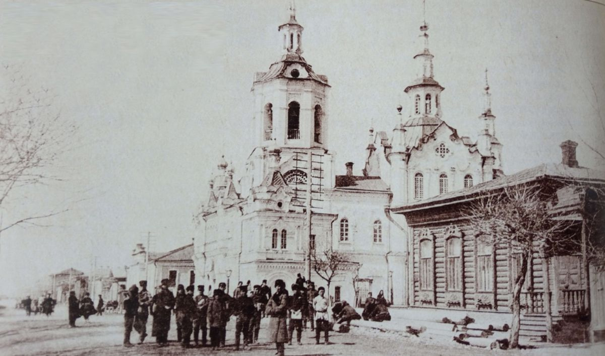 Посмотрите, именно так Спасская церковь выглядела чуть больше века тому назад, в 1913 году