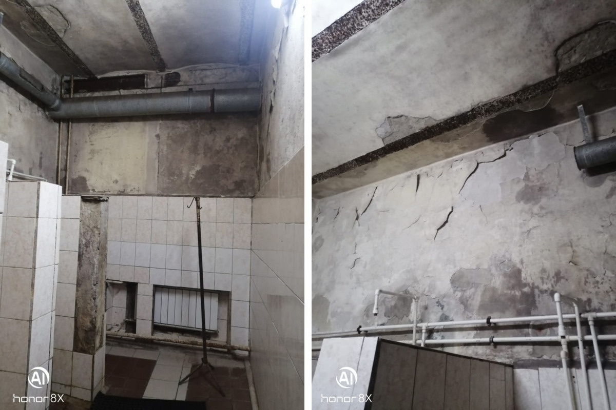 «Боимся, что потолок упадет»: в общежитии Новосибирска много лет живут с разваливающимся душем — как он выглядит