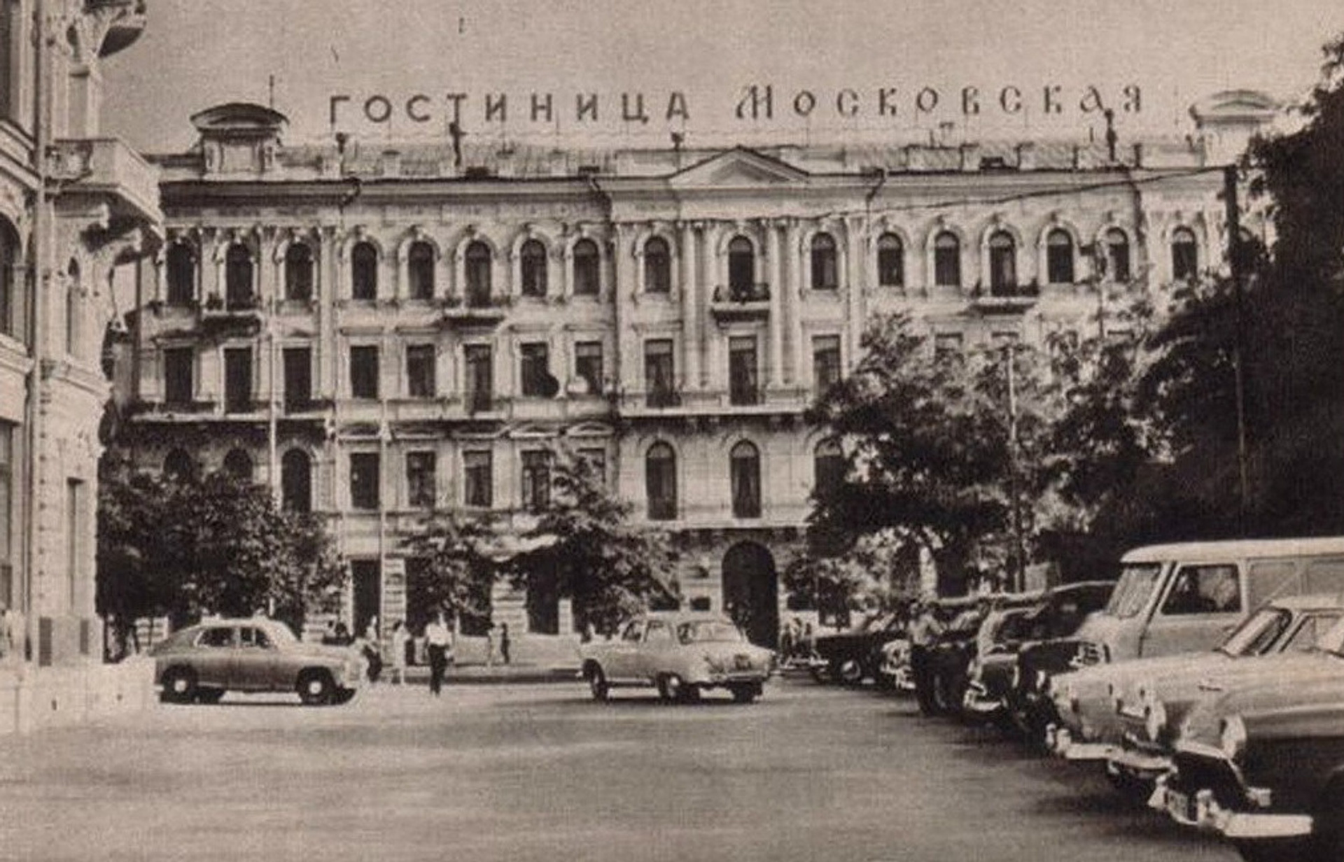 Гостиница «Московская» выглядела так. Историческую <a href="https://161.ru/text/gorod/2023/03/21/72150176/" class="io-leave-page _" target="_blank">постройку собираются отреставрировать</a> Гостиница «Московская» выглядела так. Историческую <a href="https://161.ru/text/gorod/2023/03/21/72150176/" class="io-leave-page _" target="_blank">постройку собираются отреставрировать</a>