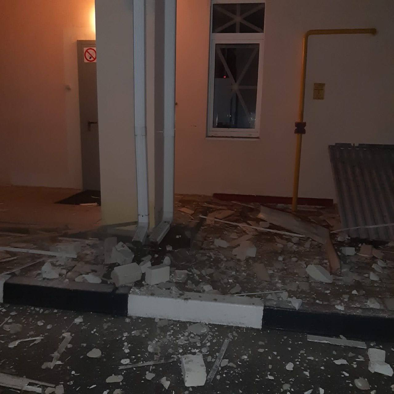 Спокойная ночь в Белгородской области: обстреляны четыре района, повреждено административное здание и другие дома