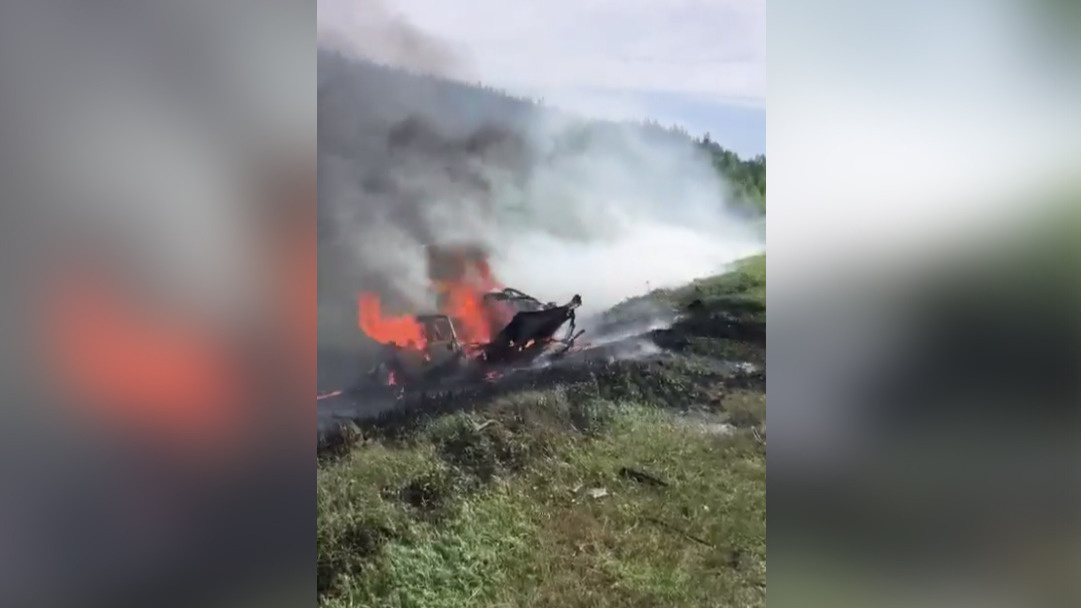 В Воронежской области автобус с военными столкнулся с «Волгой» — легковушка загорелась, водитель погиб