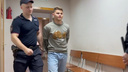 Новосибирского блогера, который стрелял за рулем на Октябрьском мосту, отправили под домашний арест