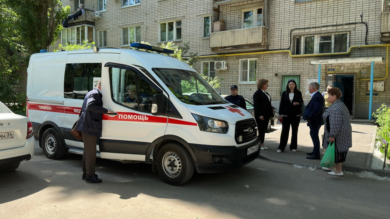 В Волгограде мужчина пытался зарезать двоих детей