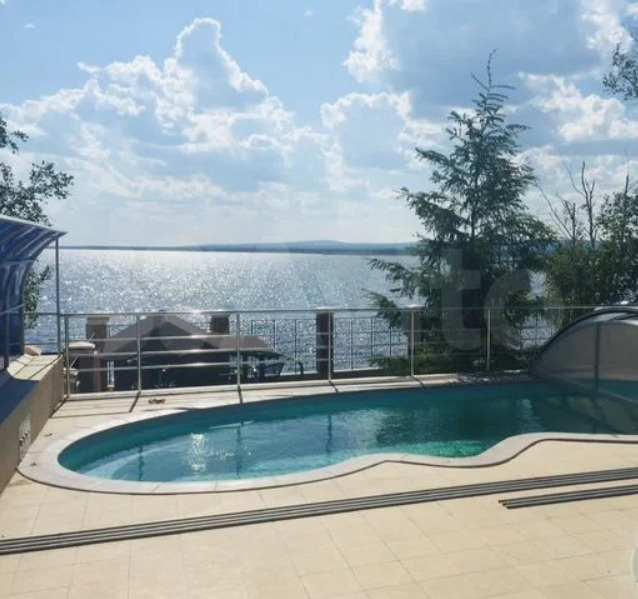 Тот самый летний бассейн с видом на Тасей