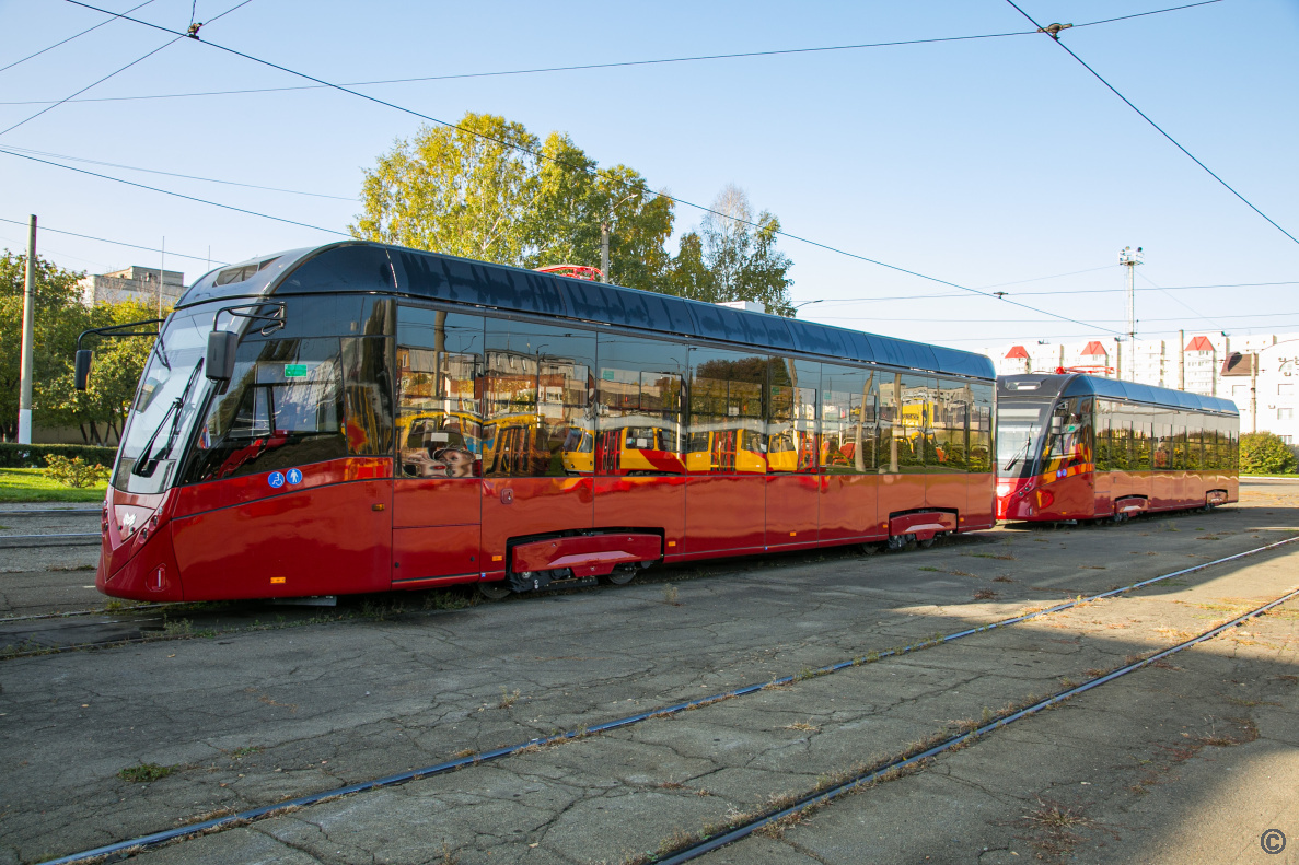 Новые белорусские трамваи поехали по Барнаулу, но пока без пассажиров — смотрим фото