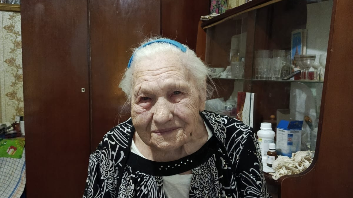 Столетняя жительница Сочи встретила вековой юбилей в аварийном бараке с протекающей крышей и мечтой об удобной кровати