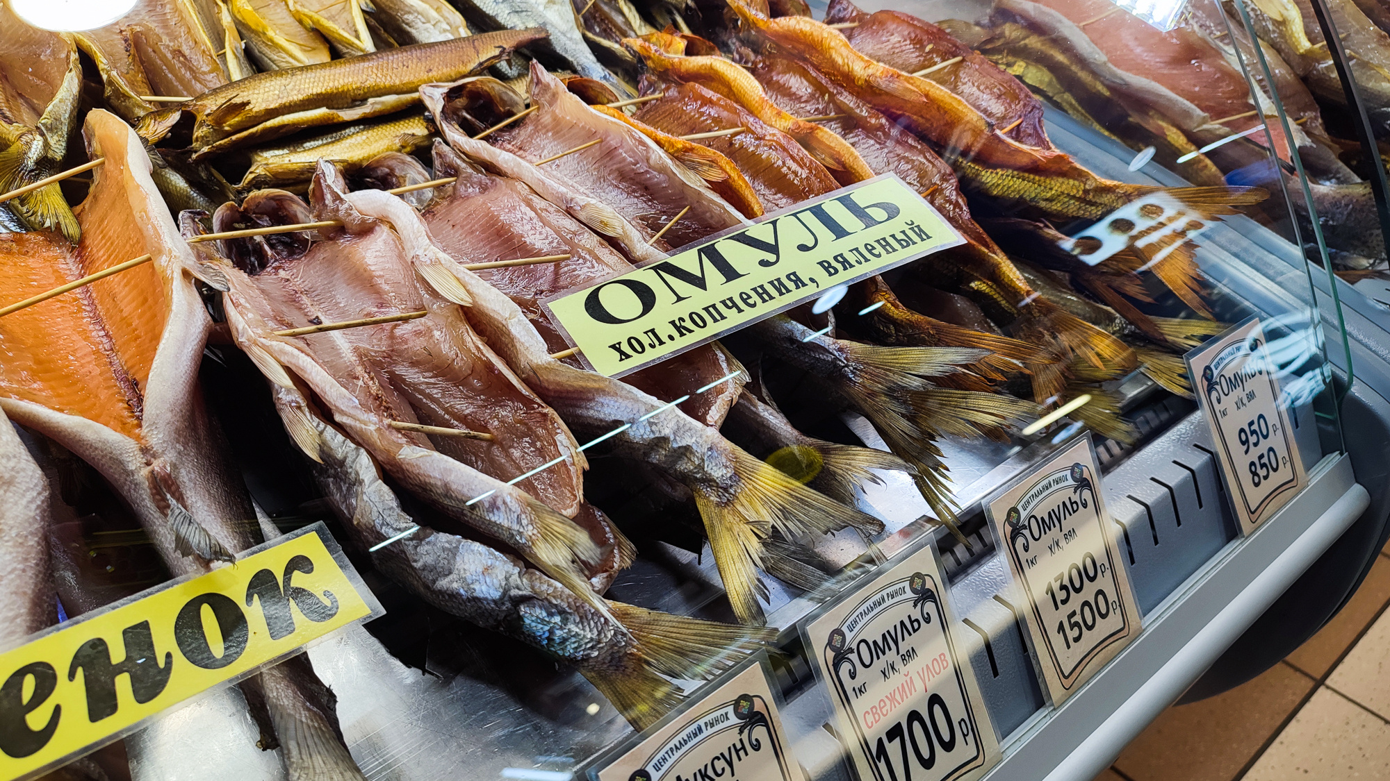 «Омулёк хотите?» Выяснили, сколько стоит самая популярная байкальская рыба в Иркутске