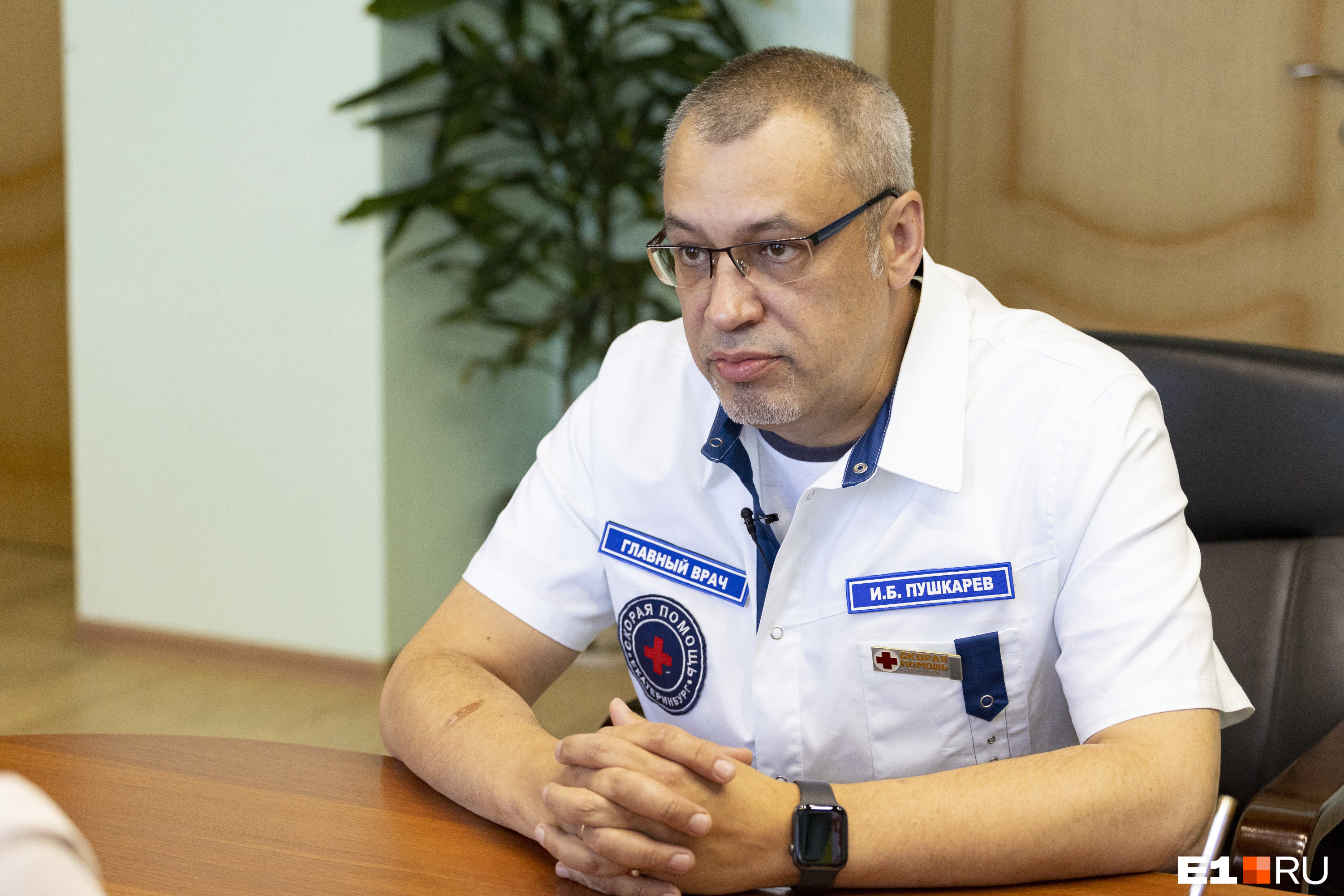 «Средняя зарплата доктора — 104 тысячи». Интервью с главврачом скорой помощи Екатеринбурга