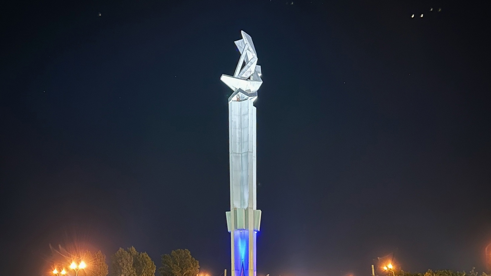 В Тольятти засветилась стела «Ладья»