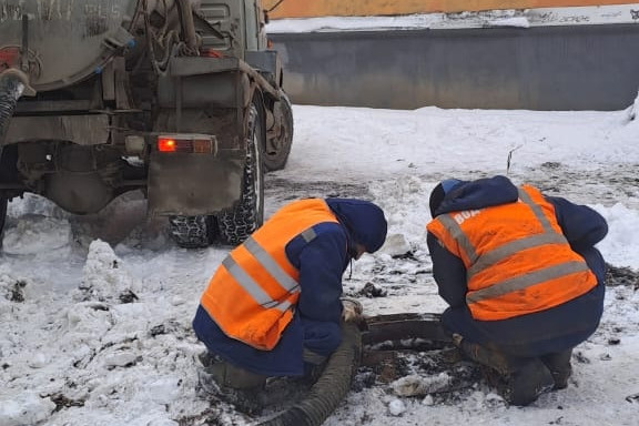 «Всё лето провели без воды, теперь и зиму тоже». В крупном городе под Екатеринбургом перекрыли краны