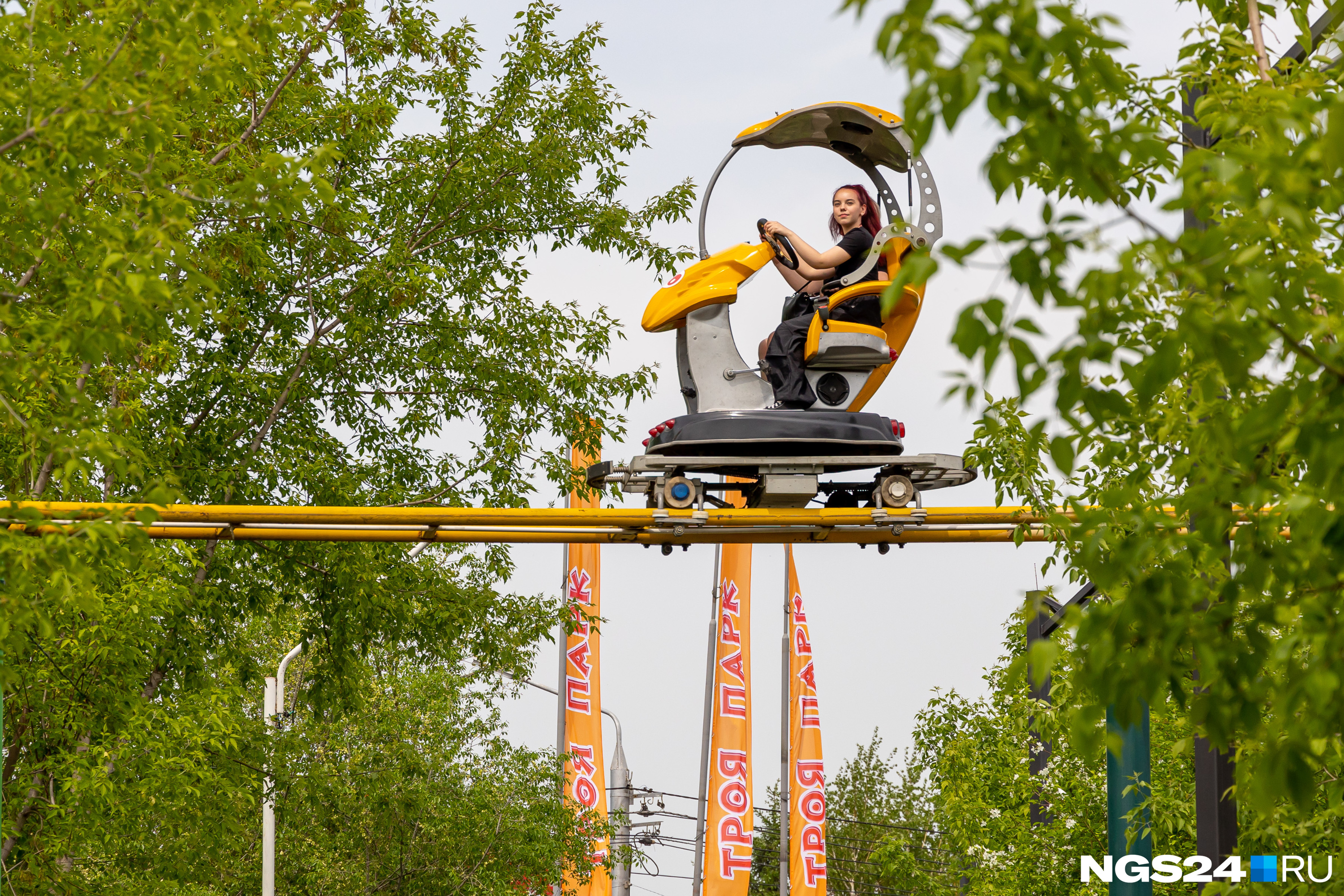 Один из самых популярных аттракционов в парке «Троя» — «Воздушное путешествие»