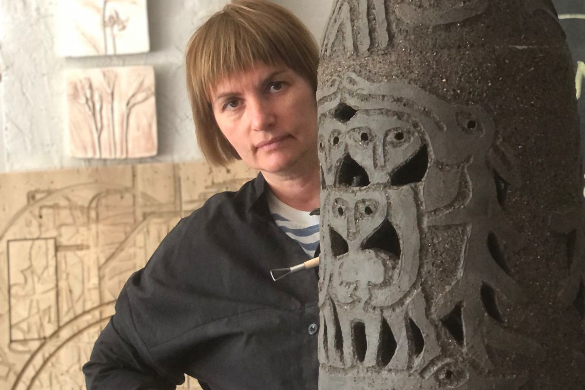 Елена Прошко — художник-график, три года назад она оформила самозанятость и открыла студию керамики
