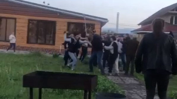 «Посадили за царапину на лбу»: в Челябинске отправили в колонию участников драки с полицейскими
