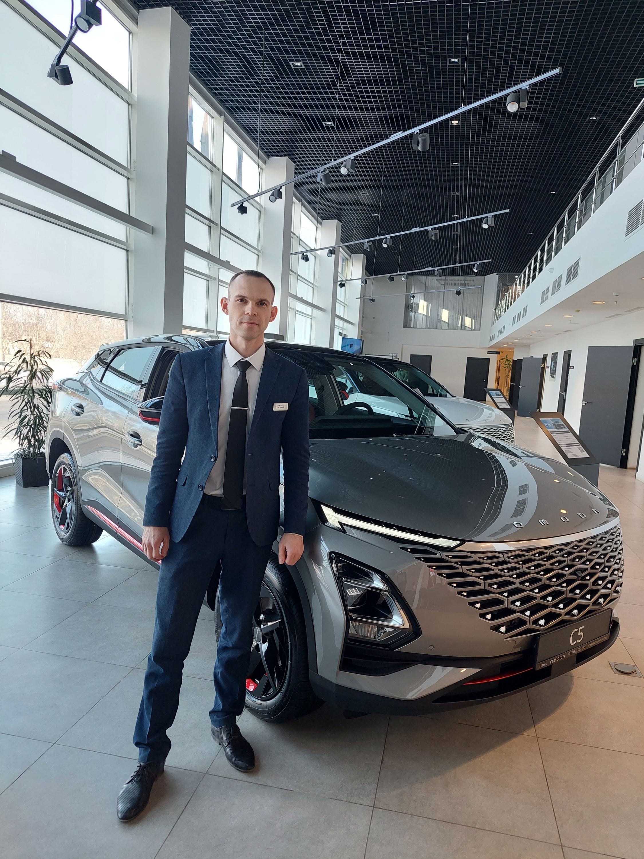 Евгений Балин и новый автомобиль OMODA C5 Евгений Балин и новый автомобиль OMODA C5