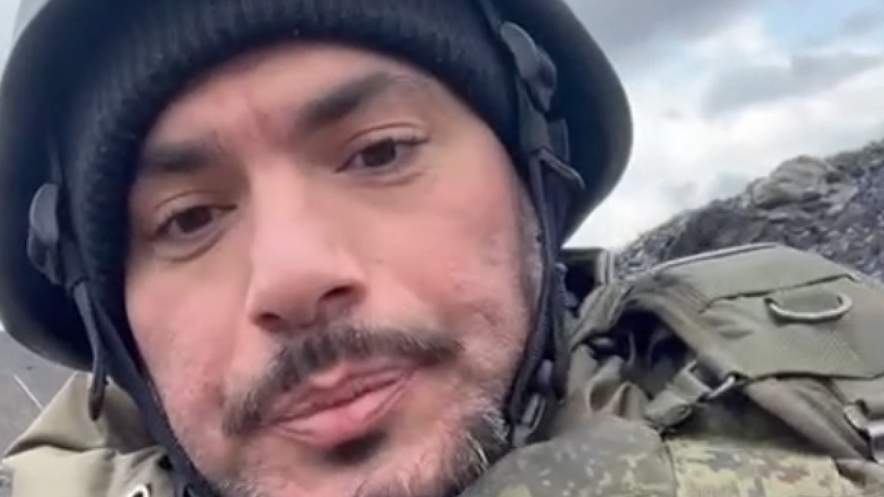 Рэпер Птаха попал под обстрел в ДНР и перестал выходить на связь. Его последнее видео