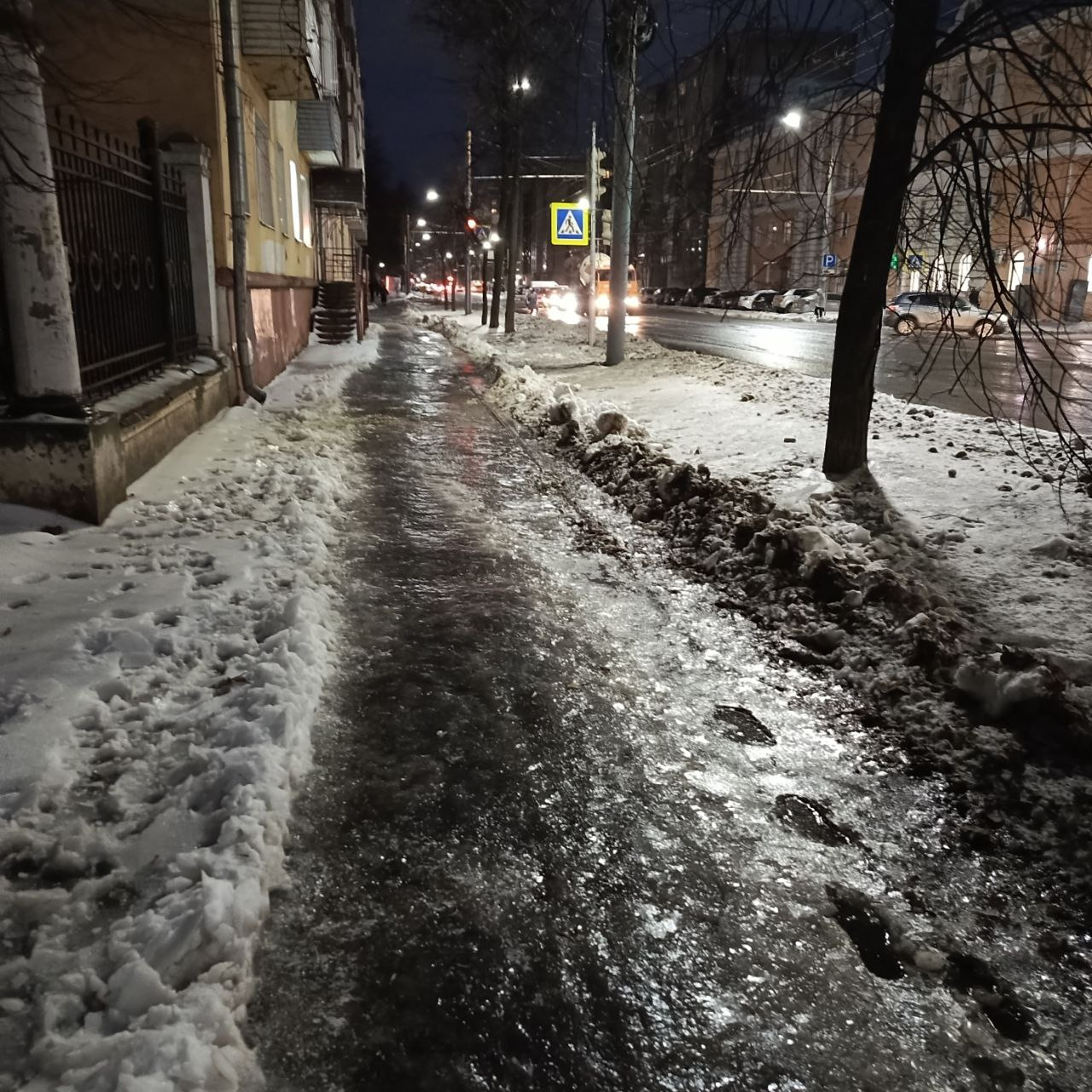 Ярославцы говорят, что почти все тротуары в городе выглядят так