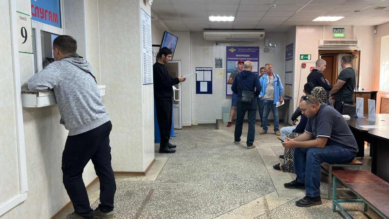 «Ничего не знаем, ждите»: В Волгограде масштабный сбой в работе баз ГИБДД