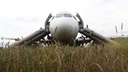 «Мы считаем, что выгоднее»: авиакомпания еще не решила судьбу самолета, который сел в поле НСО