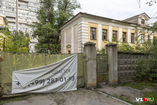 Фирма экс-мэра Волгограда построит высотку на месте заброшенной школы