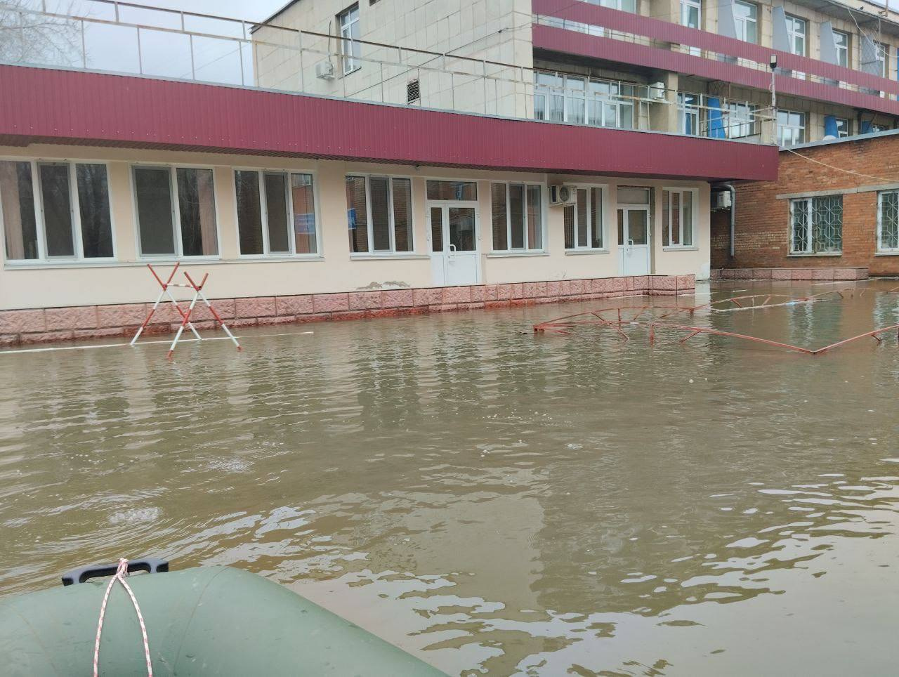 Затопленная больница