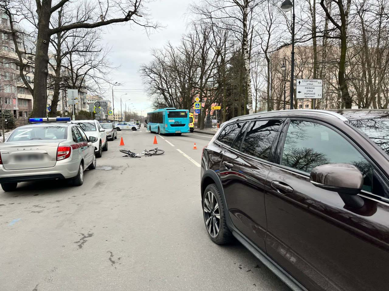 Тормозите. Кто виноват в гибели велосипедиста на Крестовском проспекте |  12.03.2024 | Санкт-Петербург - БезФормата