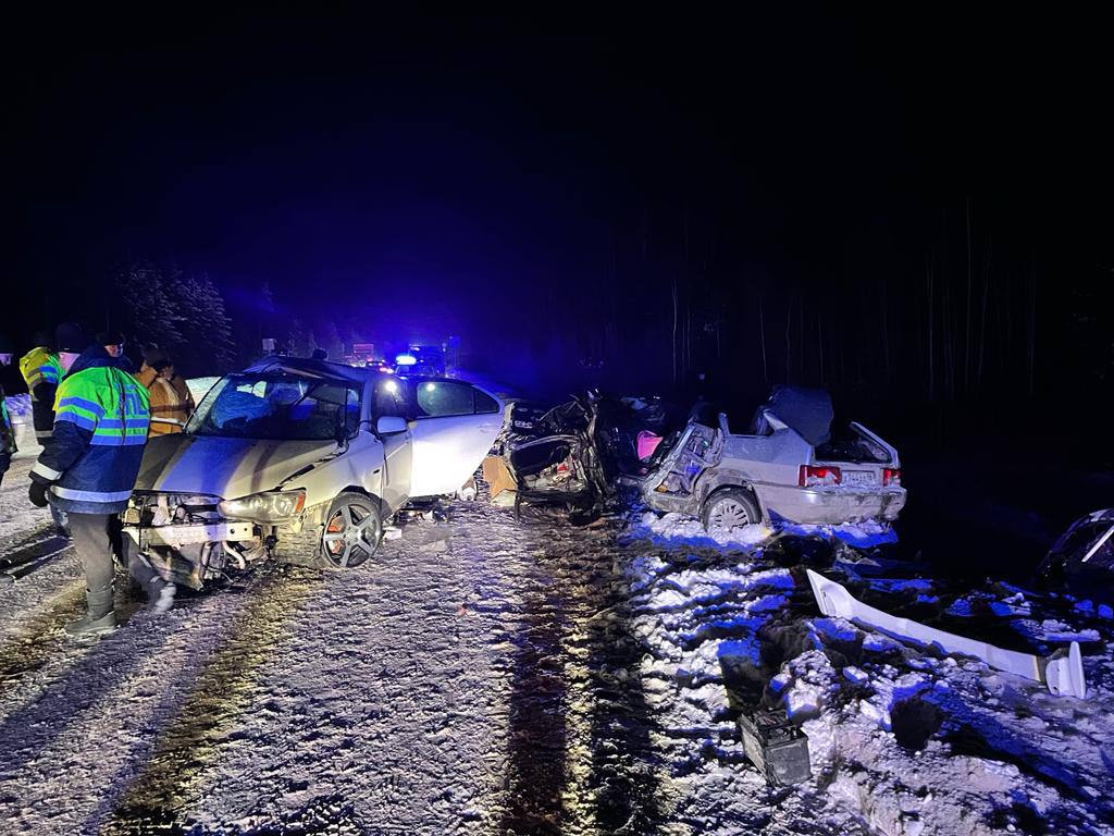 В автокатастрофе на Серовском тракте разбились два водителя. Еще три пассажира получили травмы
