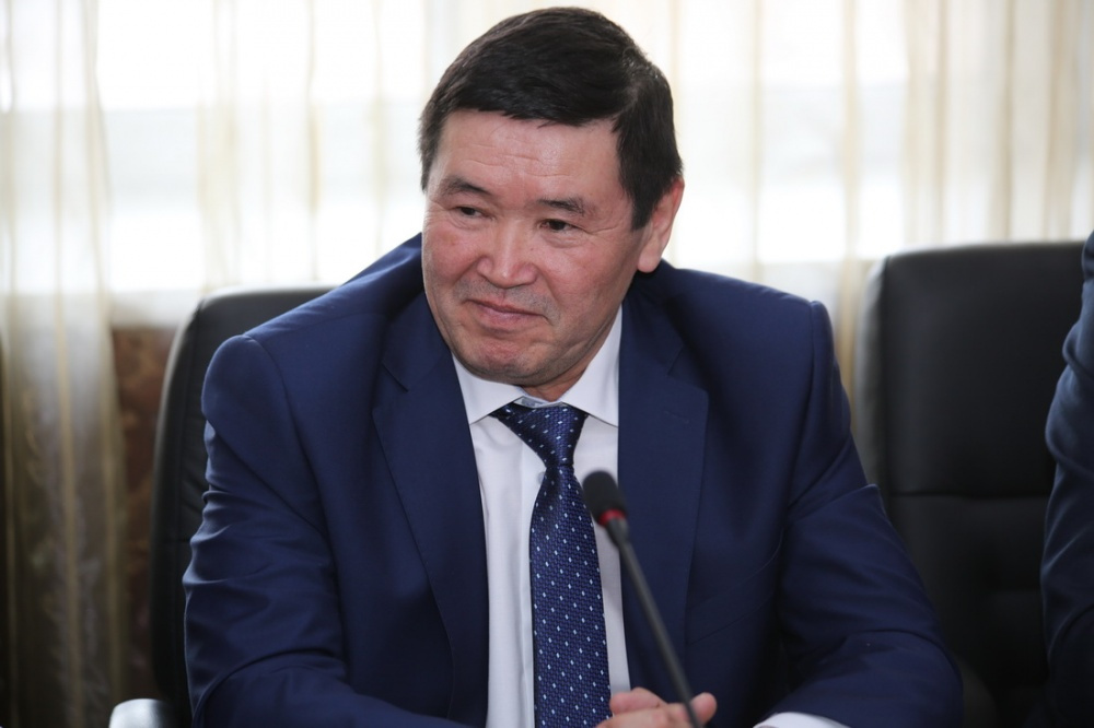 Александр Манзыров выступал за снятие Сафина с поста сенатора