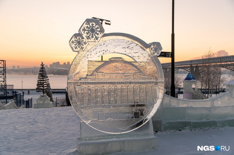 «Фигуры стали падать»: ледовый городок досрочно закрыли на Михайловской набережной — объясняем почему