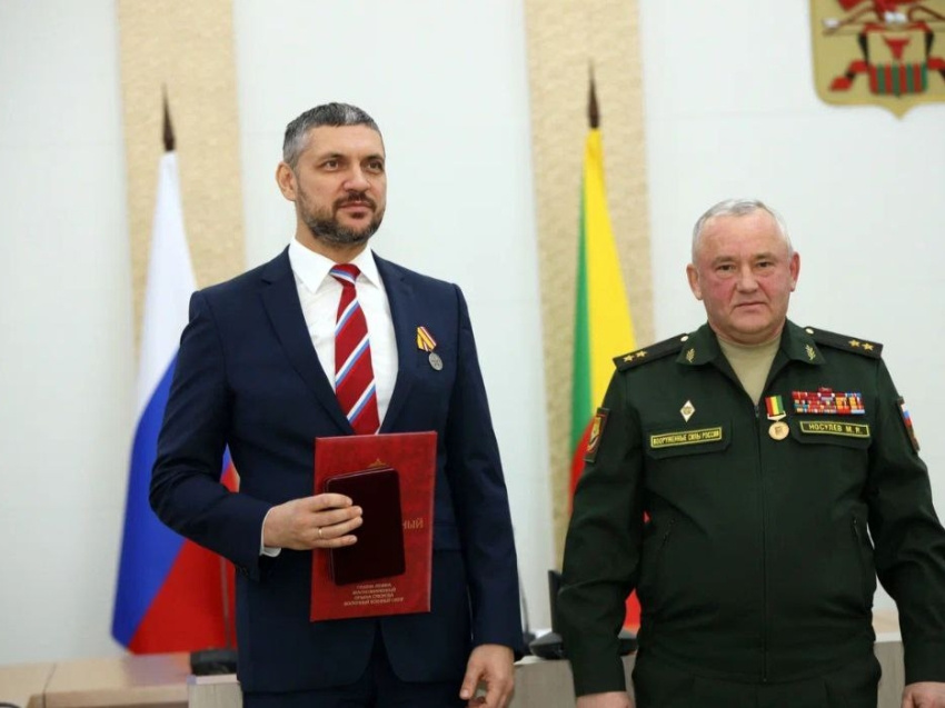 Губернатор Забайкалья Осипов получил медаль «Участнику специальной военной операции»